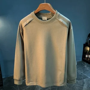Loose long sleeves